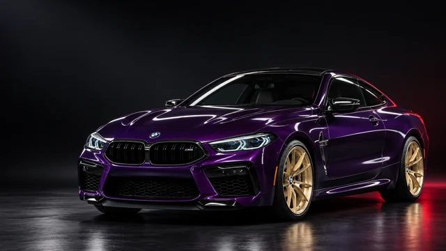 Фиолетовый BMW с золотыми дисками, широкий ракурс